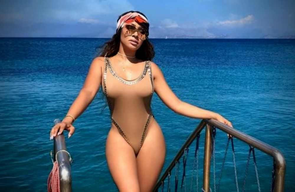 Cô vừa kết thúc cuộc hôn nhân 14 năm với cầu thủ bóng rổ Carmelo Anthony. Cặp đôi có 1 con trai chung là Kiyan năm nay đã 14 tuổi. Cô vừa kết thúc cuộc hôn nhân 14 năm với cầu thủ bóng rổ Carmelo Anthony. Cặp đôi có 1 con trai chung là Kiyan năm nay đã 14 tuổi.