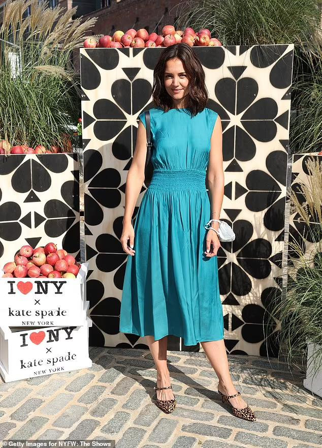 Cùng ngày, vợ cũ Tom Cruise xuất hiện tại sự kiện ra mắt của thương hiệu Kate Spade ở New York.