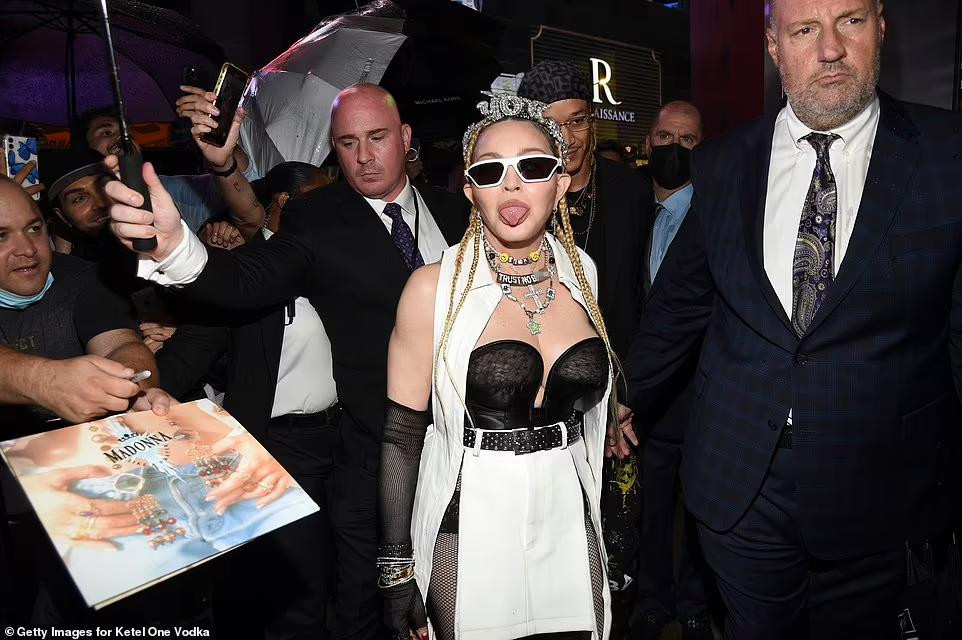 Gần 40 năm hoạt động âm nhạc, Madonna vẫn là "biểu tượng nhạc Pop" mà khó đàn em nào vượt qua được.