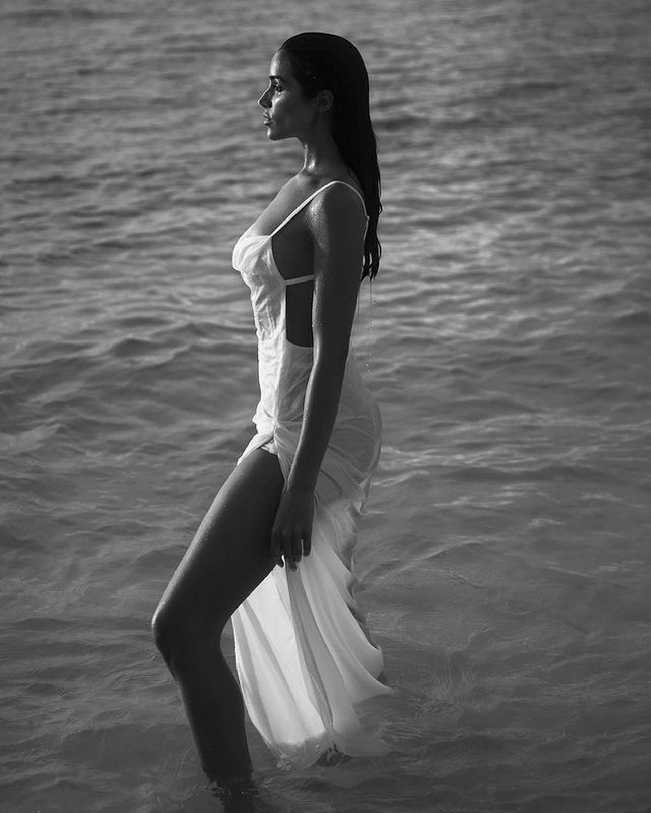 Mỹ nhân 9x sở hữu gương mặt xinh đẹp sắc nét và body nóng bỏng với 3 vòng lý tưởng (86-61-89) dù chỉ cao gần 1m70.