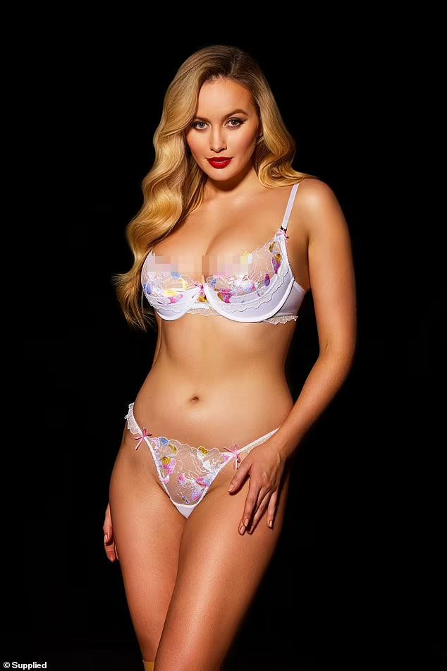 Bên cạnh đó, có những mẫu nội y ren hoa đẹp mắt và gợi cảm, tôn đường cong thể hình tròn đầy của nàng mẫu người Úc.