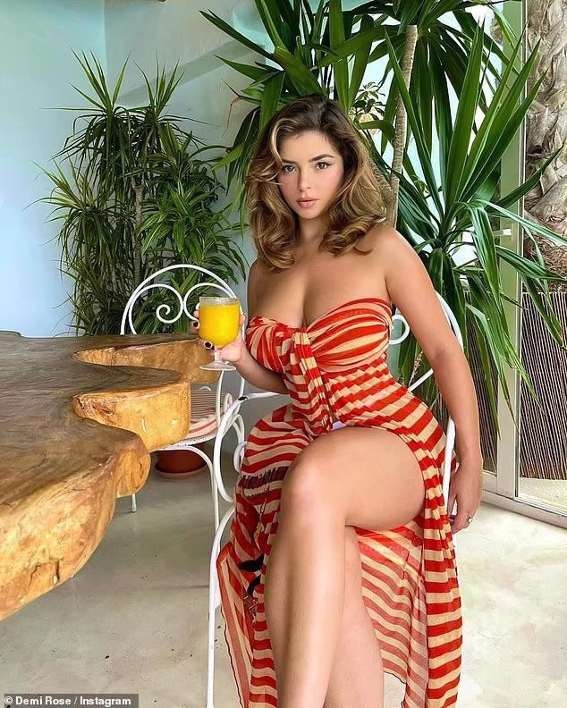 Chia sẻ về những khó khăn trong cuộc sống, cô cho biết từng bị bắt nạt khi còn ngồi trên ghế nhà trường khiến cô chỉ muốn kết bạn bên ngoài và thường xuyên lên mạng. Đến khi Myspace - một trang mạng xã hội kết nối mọi người khắp thế giới - ra đời, Demi Rose đã trở nên nổi tiếng vào năm 14 tuổi khi đăng tải hình mình ở bãi biển lên trang cá nhân Myspage và nhanh chóng được lan truyền trên mạng.