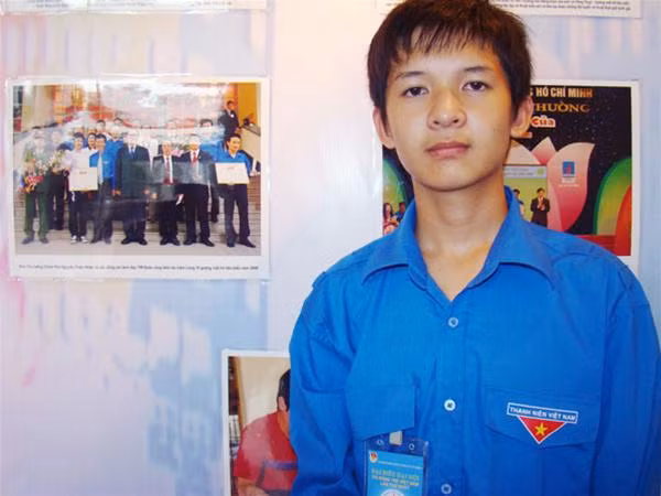 Trọng Hiếu sáng tạo ra chiếc cặp cứu sinh khi mới 12 tuổi - Ảnh: Ngọc Đinh