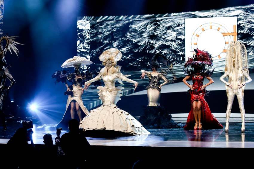 những mẫu avant-garde có 1-0-2 rất kỳ công của Mario Krankl – nhà tạo mẫu vô địch thế giới xuất hiện đã cho thấy sức sáng tạo vô bờ bến của người nghệ sĩ