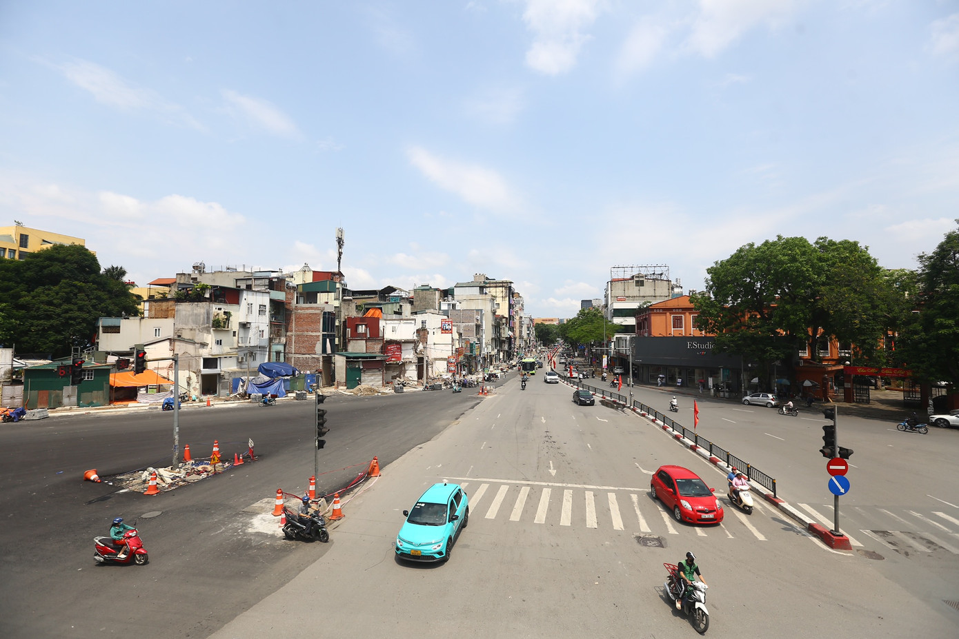 Dự án có tổng mức đầu tư trên 535 tỉ đồng. Trong đó hơn 470 tỉ đồng cho công tác giải phóng mặt bằng với quy mô diện tích khoảng 0,98 ha, Dự án từ cổng Học viện Ngân Hàng qua góc ngã tư, tiếp đến tuyến phố Tây Sơn và kết thúc tại cổng trường Đại học Công đoàn.