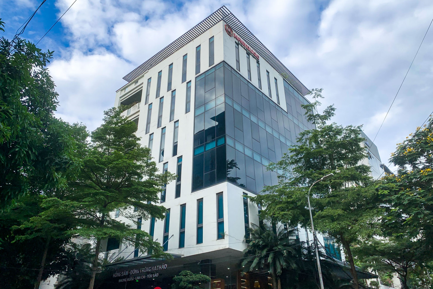 Toàn bộ công trình tòa nhà công ty cổ phần Nam Dược vi phạm PCCC và bị đình chỉ cuối năm 2022, theo đó là số tiền phạt 90 triệu đồng. Hiện nay cơ sở vẫn đang hoạt động kinh doanh.