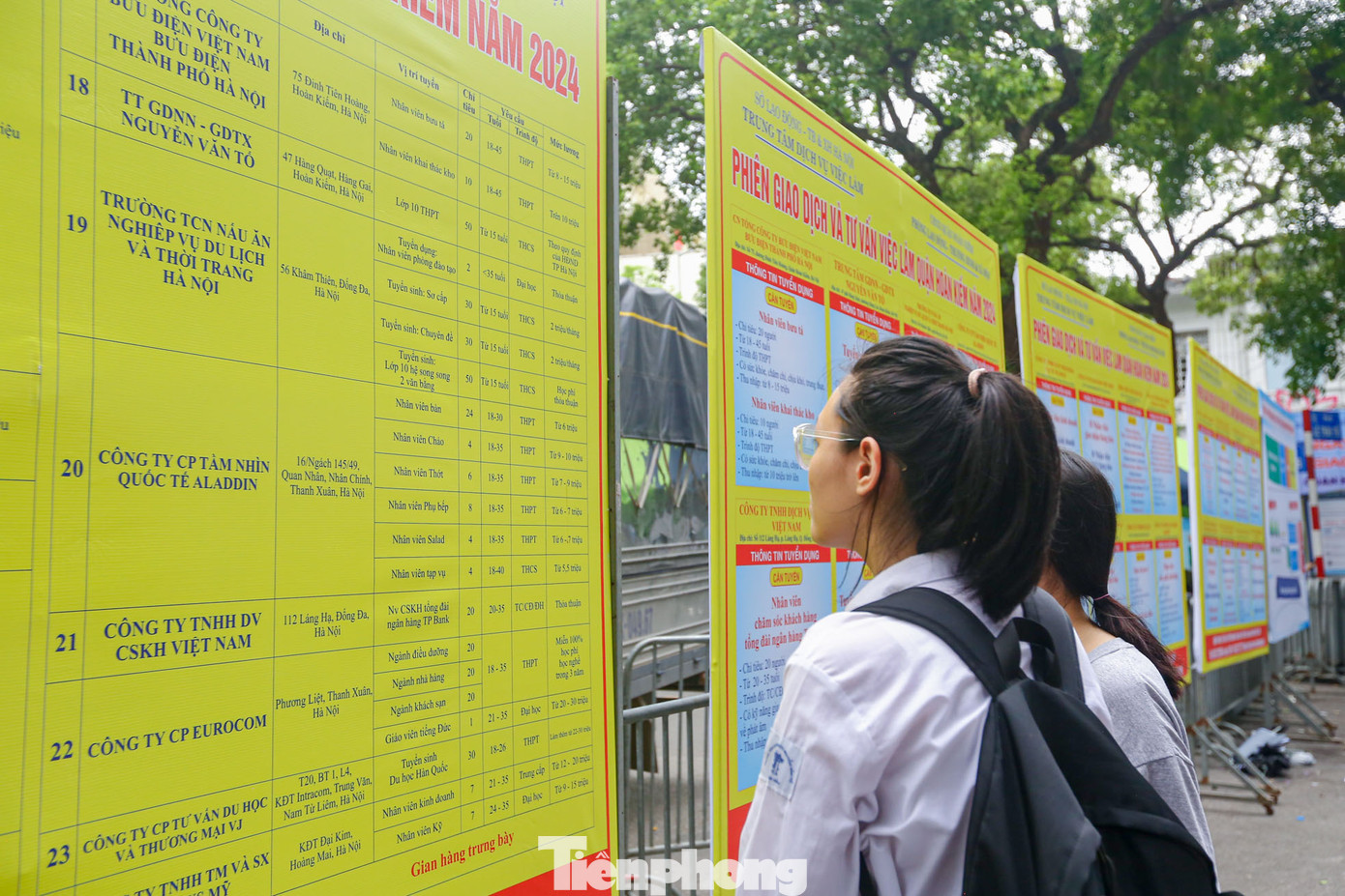 Các chỉ tiêu, yêu cầu công việc, mức lương, thu nhập... thu hút người lao động đến xem. Các chỉ tiêu, yêu cầu công việc, mức lương, thu nhập... thu hút người lao động đến xem.