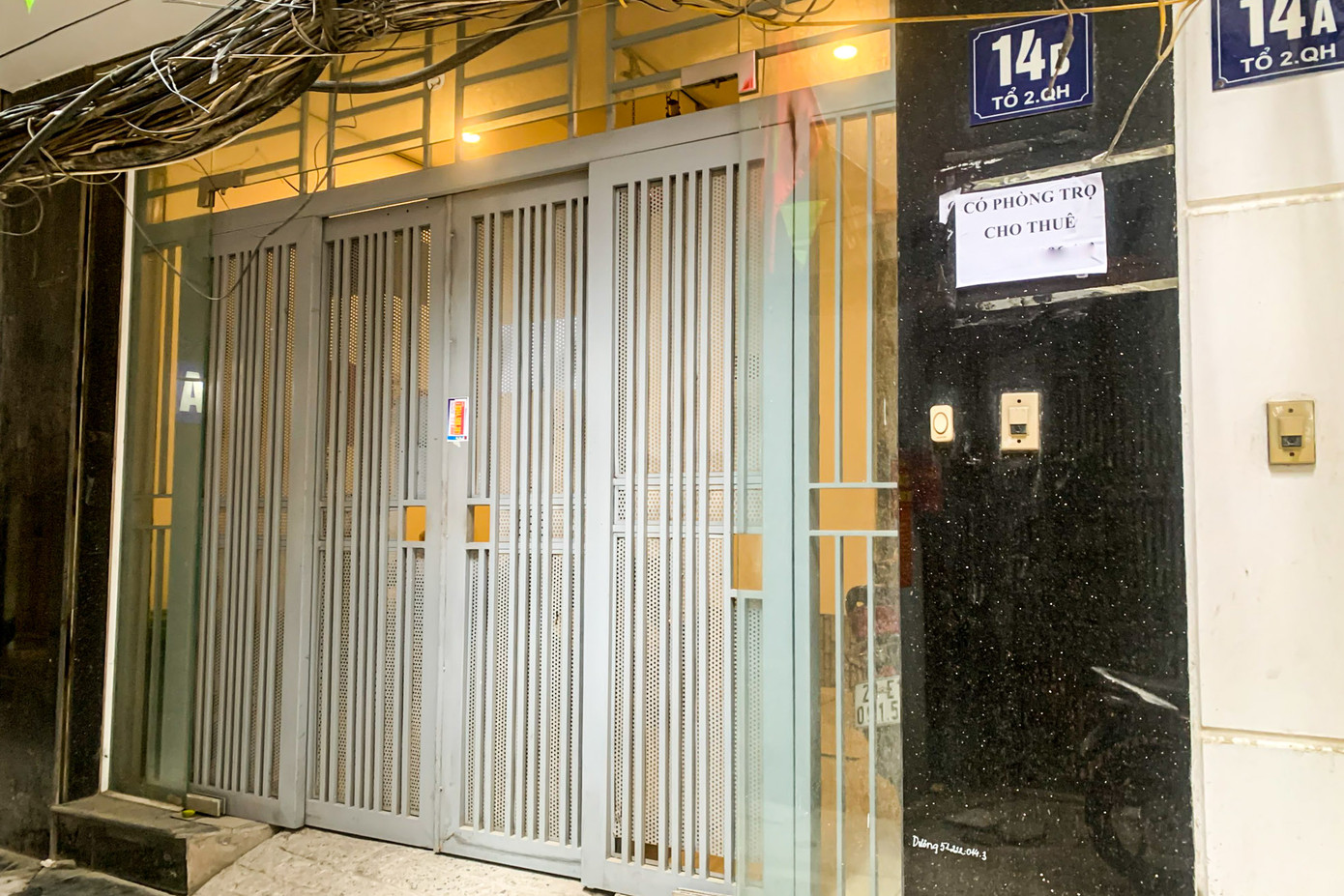 Công trình nằm sâu trong ngõ nhỏ này vi phạm PCCC và bị đình chỉ toàn bộ công trình từ năm 2022. Đến nay, công trình đang được sử dụng làm nhà trọ.