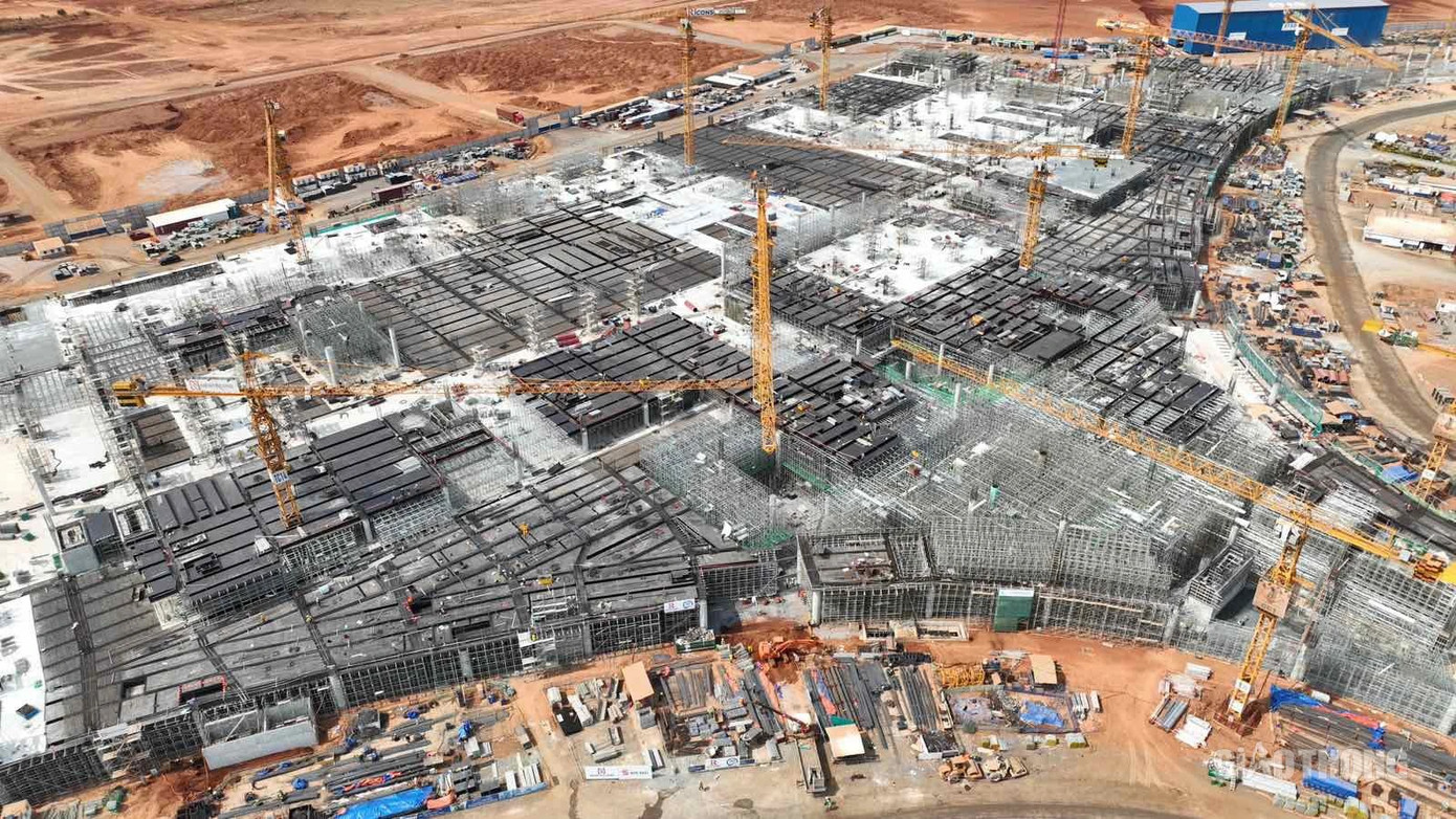 Tiến độ nhà ga đang vượt từ 10 - 20 ngày ở một số hạng mục theo kế hoạch đề ra và các đơn vị cố gắng hoàn thành sớm kết cấu bê tông cốt thép để cuối quý III đầu quý IV bắt đầu lắp dựng kết cấu thép mái. Tiến độ nhà ga đang vượt từ 10 - 20 ngày ở một số hạng mục theo kế hoạch đề ra và các đơn vị cố gắng hoàn thành sớm kết cấu bê tông cốt thép để cuối quý III đầu quý IV bắt đầu lắp dựng kết cấu thép mái.