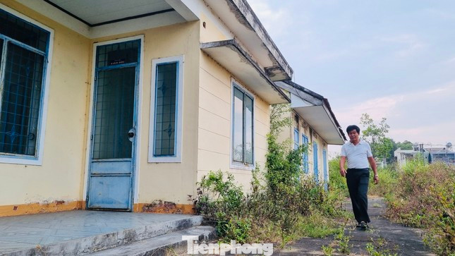 Dãy nhà này là nơi giám đốc và trưởng phòng của Công ty Trà Tân ra sức giữ gìn suốt hàng chục năm qua, dù rằng họ không được nhận bất cứ chế độ nào.