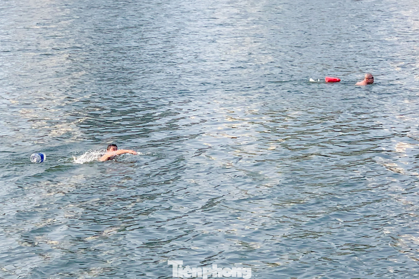 Không mất chi phí nên nhiều người đến đấy để giải nhiệt trong những ngày nắng nóng. Không mất chi phí nên nhiều người đến đấy để giải nhiệt trong những ngày nắng nóng.