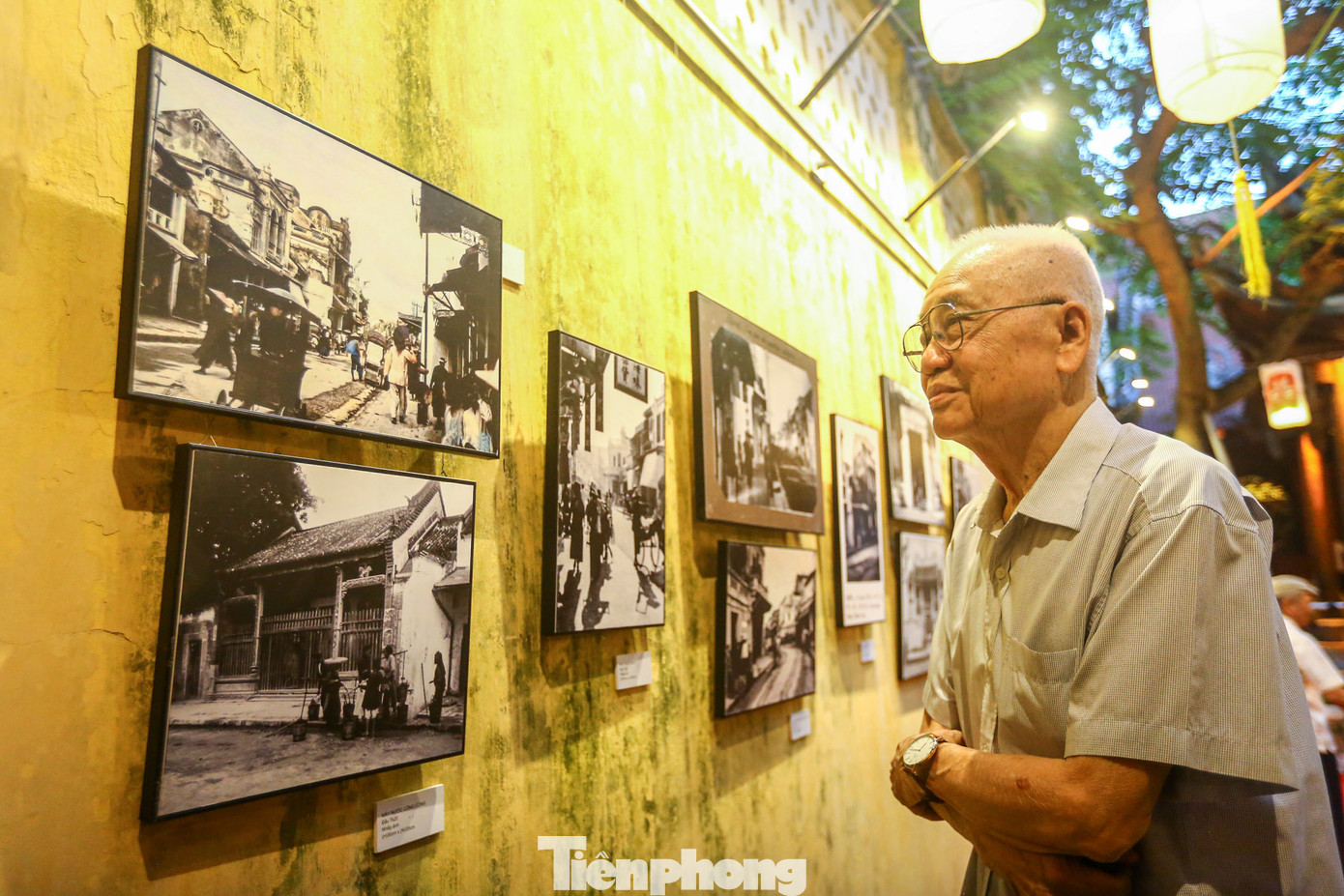 Những bức ảnh cũ về phố Lãn Ông được trưng bày tại Hội quán Phúc Kiến.