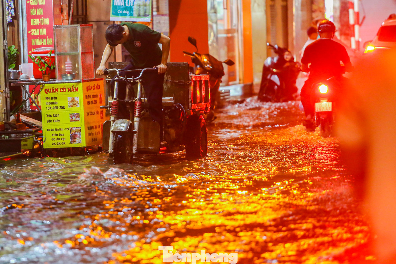 Nhiều phương tiện chết máy. Nhiều phương tiện chết máy.