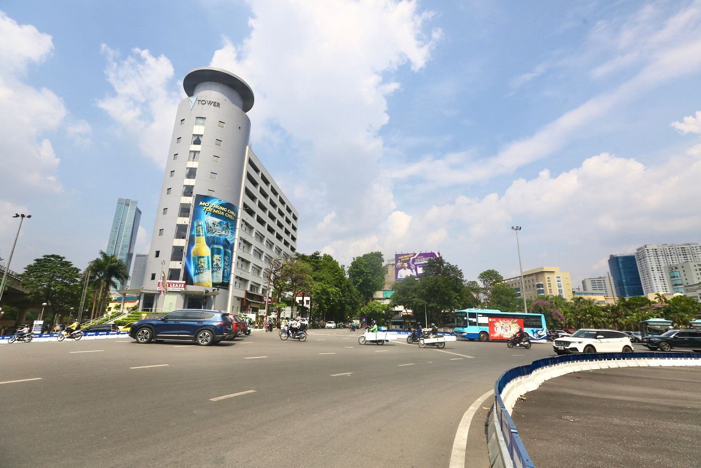 Dự án tiêu tốn 3,27 tỷ đồng mỗi mét. Do vướng giải phóng mặt bằng nên dự án chưa thể hoàn thành.