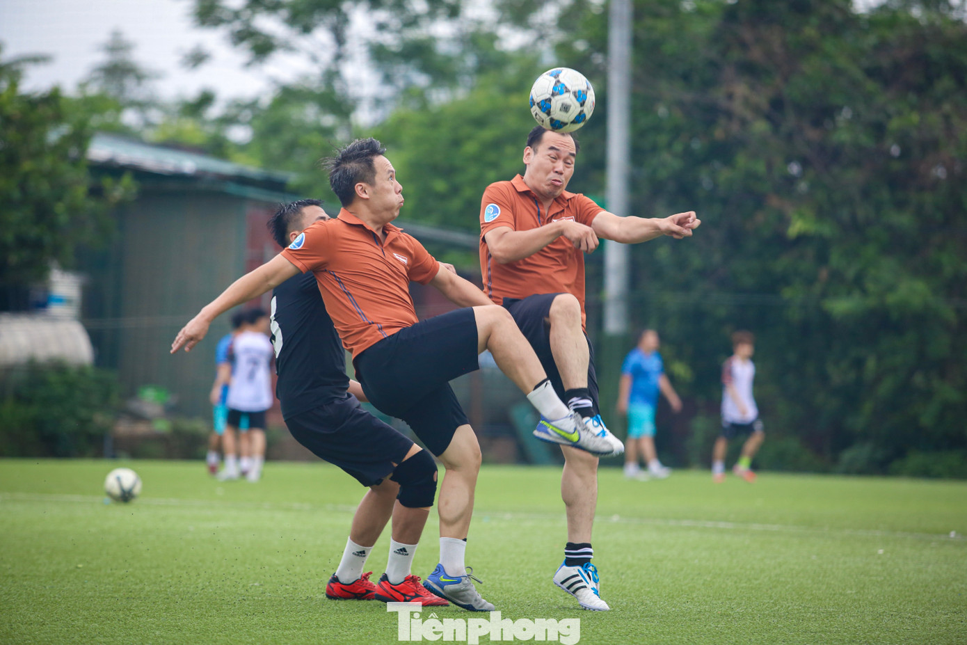 Sáng 19/5, trận chung kết SJC OPEN CUP diễn ra một cách đầy kịch tính giữa đội bóng Tiền Phong và SJC 2. Mặc dù đã chạm trán nhau tại vòng bảng tuy nhiên cả hai đội đều dè chừng trong trận chung kết. Đến phút 20, tỷ số vẫn là 0-0. Ảnh: BTC