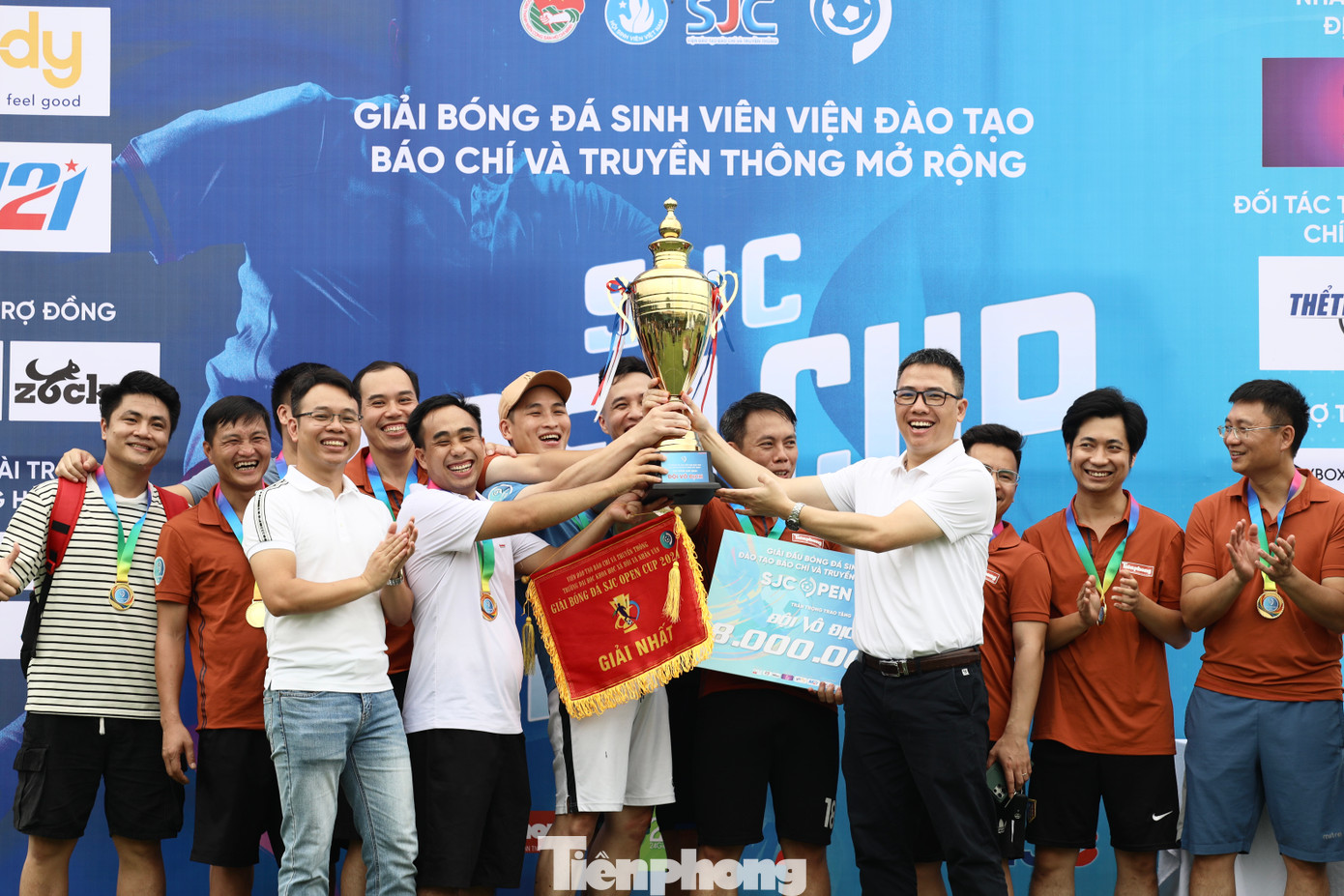 Giải SJC OPEN CUP khép lại một mùa giải thành công tốt đẹp. Qua đó, đội bóng báo Tiền Phong trở thành đương kim vô địch giải đấu, đội SJC 2 về nhì, Trang TTĐTTH 24H xuất sắc về vị trí thứ 3 sau khi đánh bại FOC (DNU) với tỷ số 7-2.
