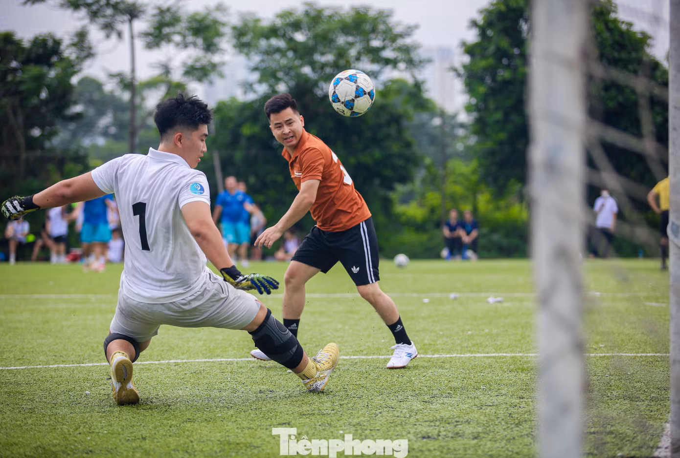 Sang hiệp 2, thế trận khởi sắc hơn, đội bóng báo Tiền Phong ghi thêm 5 bàn, trong khi đó, đội bóng SJC 2 có thêm một bàn danh dự ở phút 57. Chung cuộc, đội bóng báo Tiền Phong giành ngôi vô địch sau khi vượt qua đối thủ SJC 2 với tỷ số 6-2.