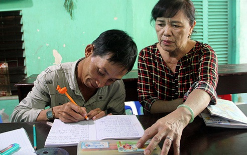 Cô giáo 20 năm dạy chữ miễn phí cho trẻ mồ côi, khuyết tật ảnh 1