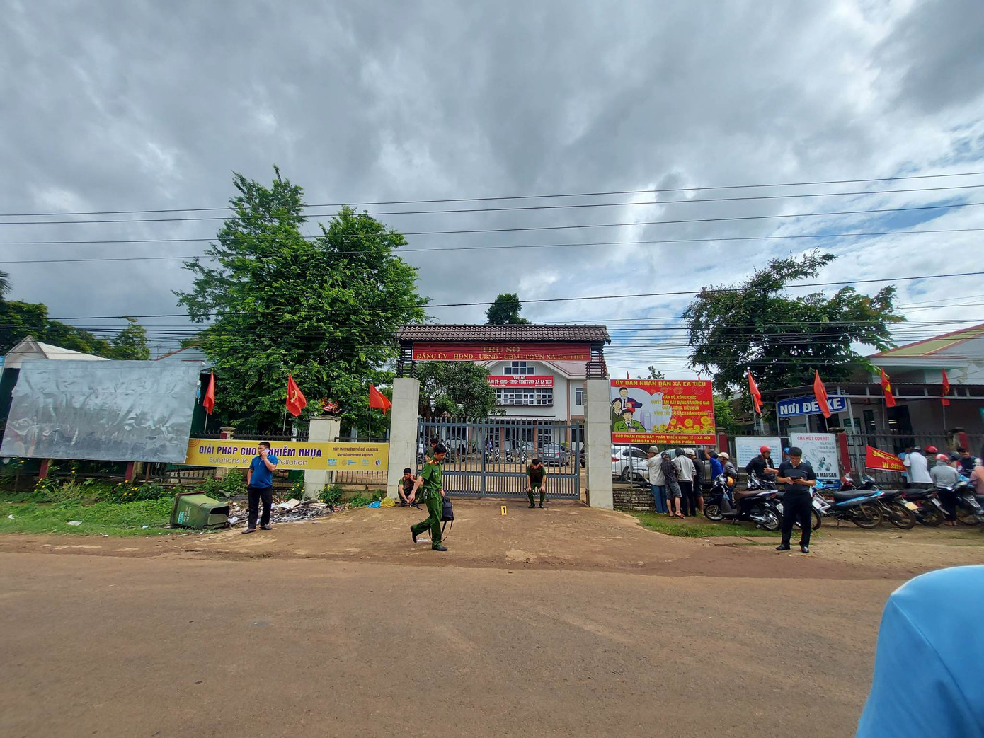 Trụ sở UBND xã Ea Tiêu, nơi xảy ra vụ nổ súng. Ảnh Tuấn Nguyễn Trụ sở UBND xã Ea Tiêu, nơi xảy ra vụ nổ súng. Ảnh Tuấn Nguyễn