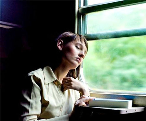 Nếu có thể, hãy chợp mắt một chút để tránh bị say xe