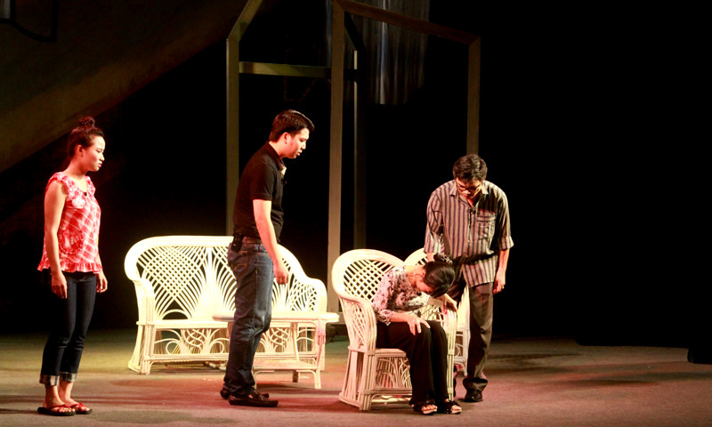 Vở diễn đã thể hiện được không ít góc sâu kín của thế giới cuộc sống tâm hồn của người đồng giới nam