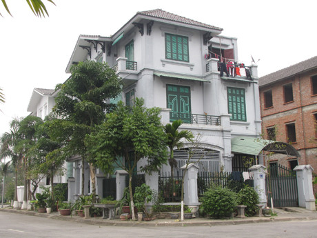 Một trong số ít những ngôi nhà có bóng người trong khu đô thị