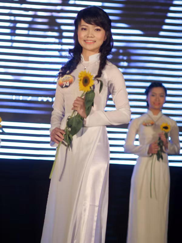 Ngọc An cũng không kém phần duyên dáng