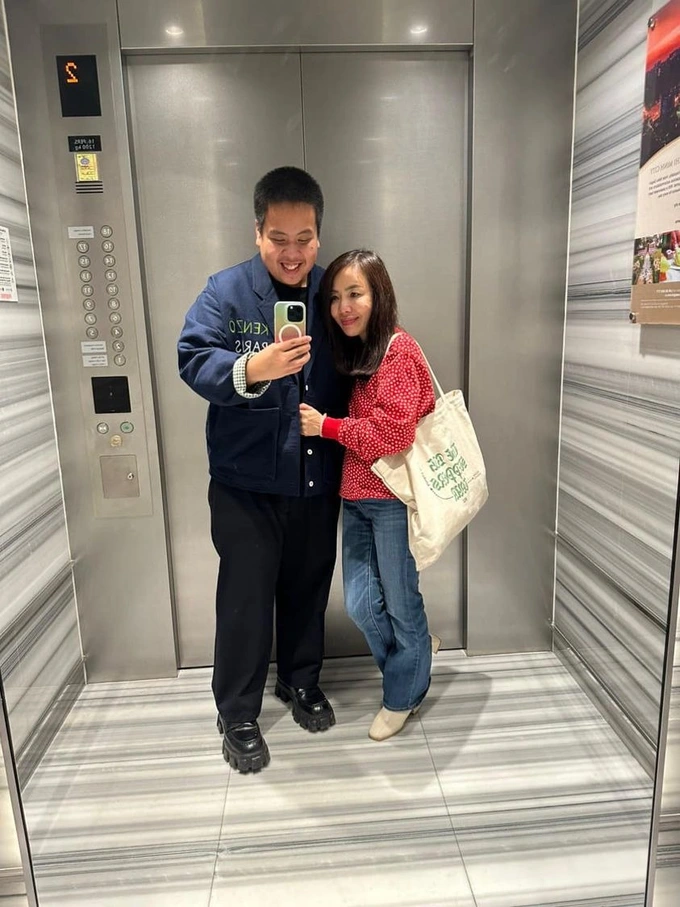 Dù đã trưởng thành, Đỗ Nhật Nam vẫn thường tâm sự với mẹ. Ảnh: FBNV