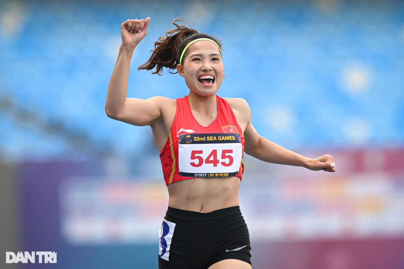 Linh Na ăn mừng ở nội dung thi đấu cuối cùng (Ảnh: Mạnh Quân).