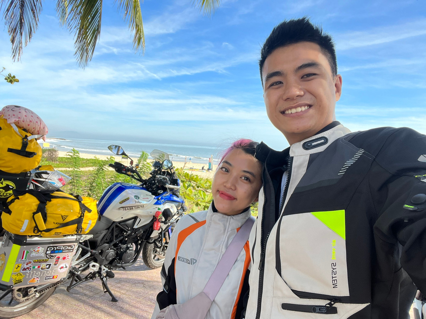 Trăng mật xuyên Việt ảnh 3 Cặp vợ chồng trẻ xuất phát từ TP.HCM và đi qua nhiều tỉnh, thành trong 58 ngày.