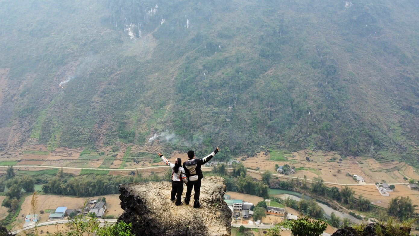 Trăng mật xuyên Việt ảnh 15 Rin và Miên ấp ủ dự định đi phượt xuyên 3 nước Đông Dương bằng môtô trong tương lai.