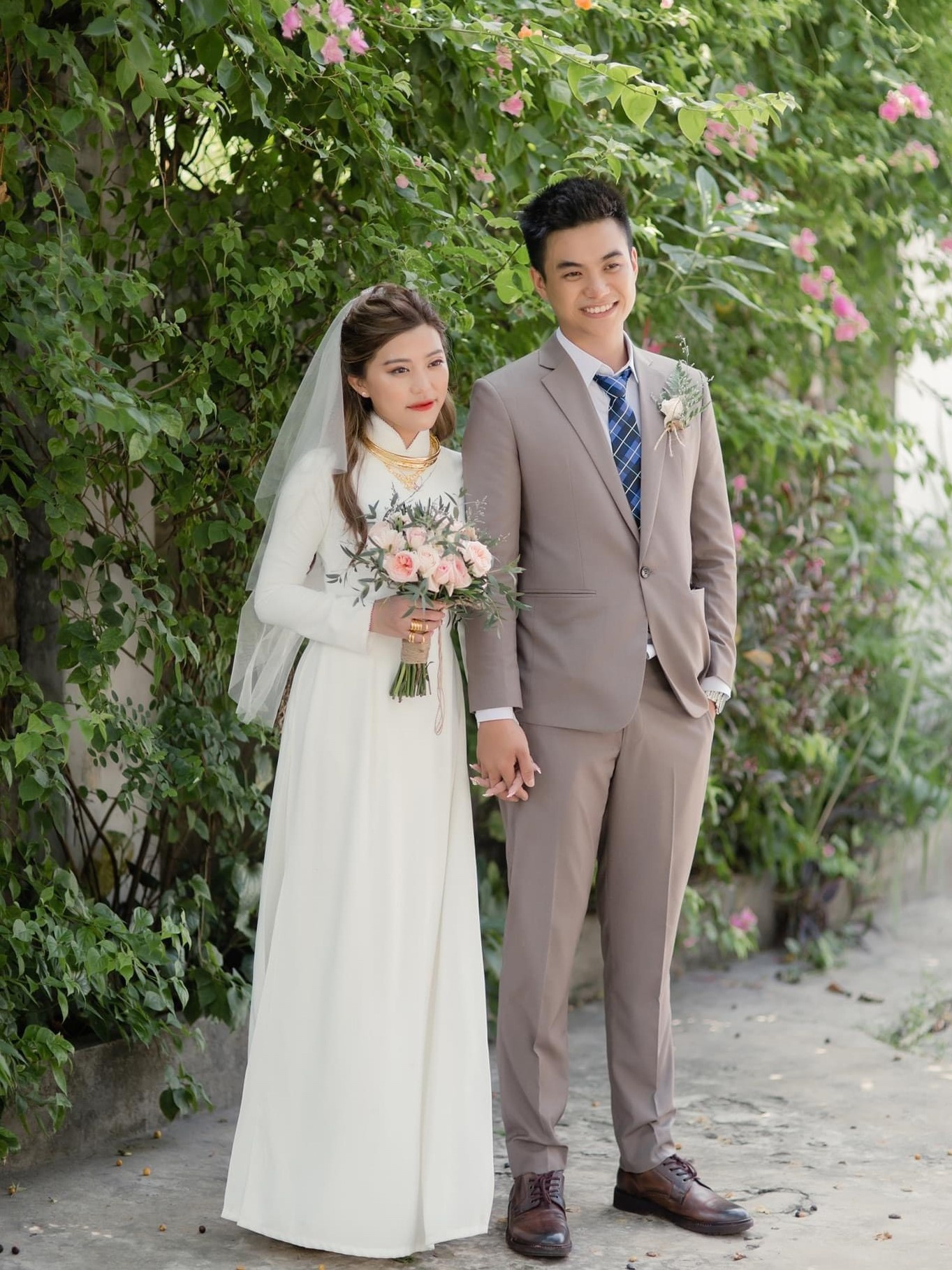 Trăng mật xuyên Việt ảnh 1 Rin và Miên kết hôn vào tháng 5/2022, sau 10 năm quen nhau.