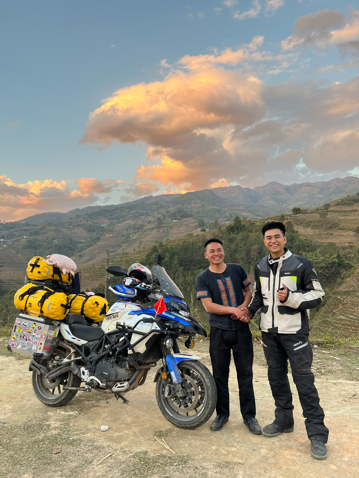 Trăng mật xuyên Việt ảnh 12 Rin và Miên ấp ủ dự định đi phượt xuyên 3 nước Đông Dương bằng môtô trong tương lai.