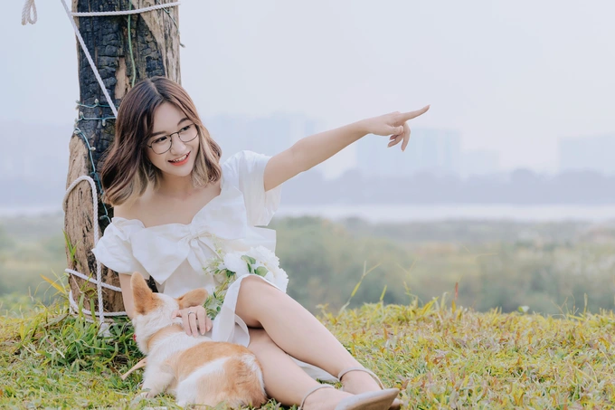 Ngoại hình xinh đẹp cũng là lợi thế giúp bạn Nguyễn Linh dễ dàng chinh phục công việc livestream (Ảnh: NVCC).