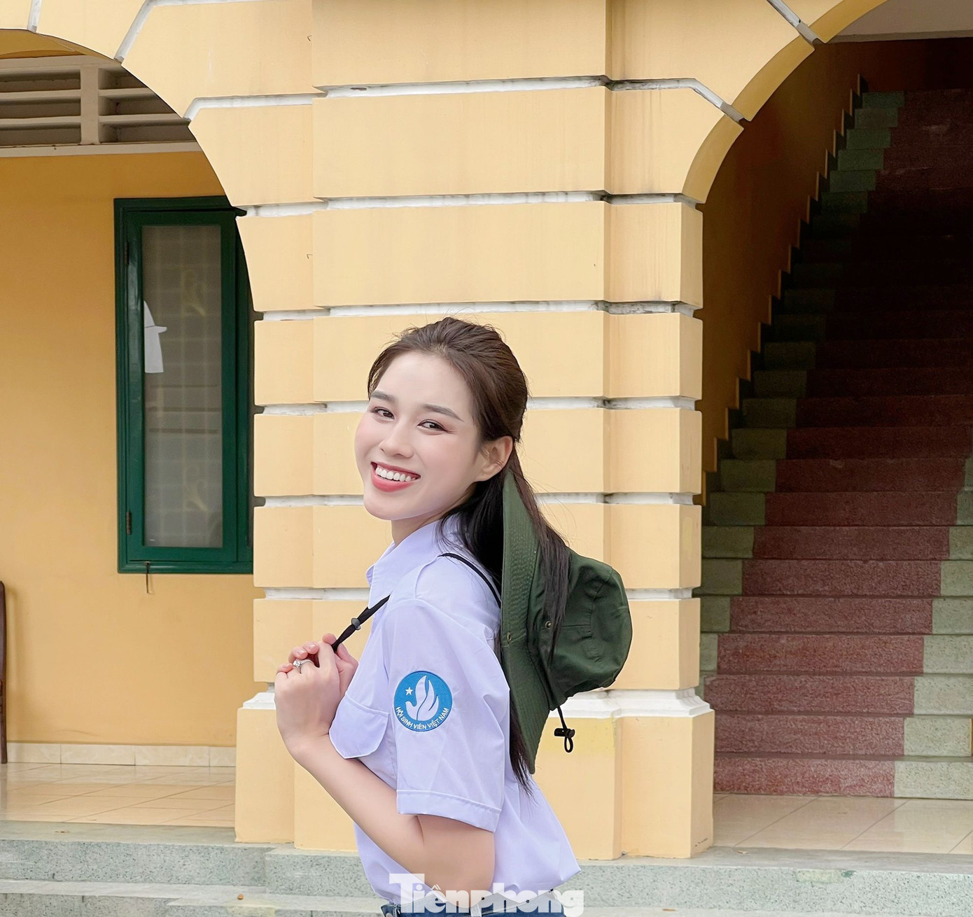 Hoa hậu Đỗ Thị Hà mang màu áo Hội Sinh viên Việt Nam, để lan tỏa tình yêu quê hương, biển đảo Tổ quốc trong học sinh, sinh viên.