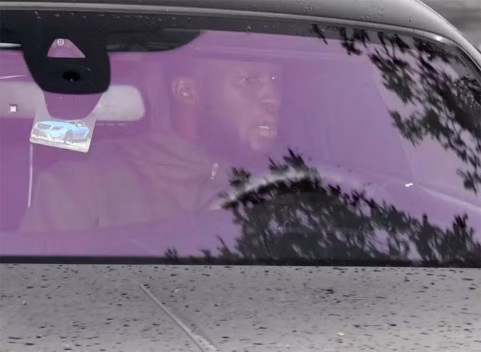 Lukaku khoác áo đấu M.U cho siêu xe Rolls Royce Ghost ảnh 4
