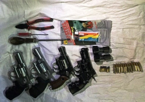 Người đàn ông bị bắn gục giữa đường ảnh 1