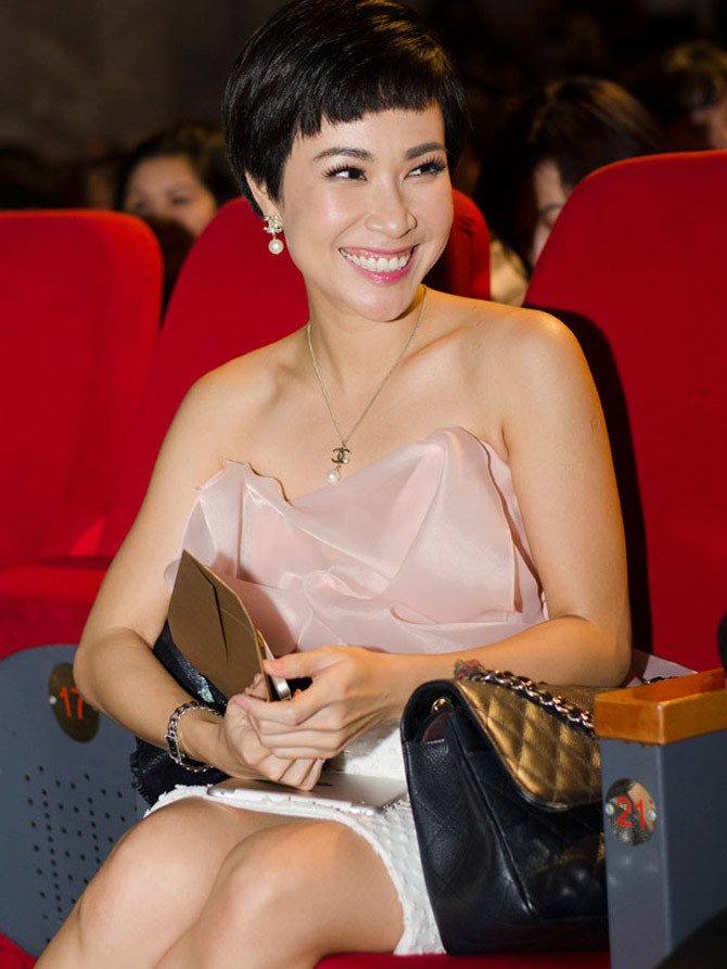 Cô là một trong những nghệ sĩ đến sớm nhất trong đêm nhạc tối qua của Thu Phương