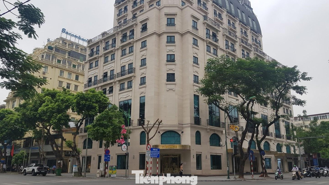 Thị trường Quý 1/2021 xuất hiện nhiều dự án chung cư cao, thậm chí có dự án hạng sang mức giá xấp xỉ 300 triệu đồng/m2 ở vị trí “vàng”. Ảnh minh họa: Ninh Phan. Thị trường Quý 1/2021 xuất hiện nhiều dự án chung cư cao, thậm chí có dự án hạng sang mức giá xấp xỉ 300 triệu đồng/m2 ở vị trí “vàng”. Ảnh minh họa: Ninh Phan.