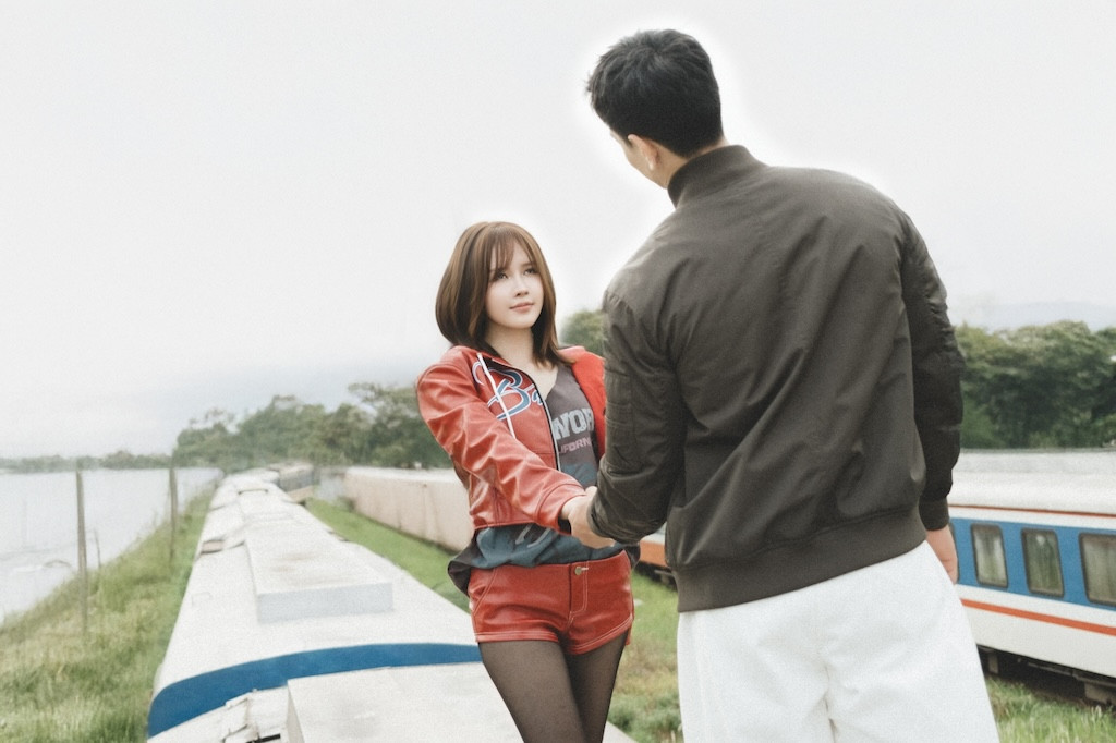 Thiều Bảo Trâm vẫn chưa hé lộ về danh tính của nam chính.