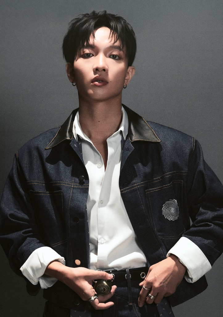 Bên cạnh concert, Hoàng Dũng sẽ phát hành album phòng thu thứ hai mang tên Xoay Tròn vào ngày 9/7.