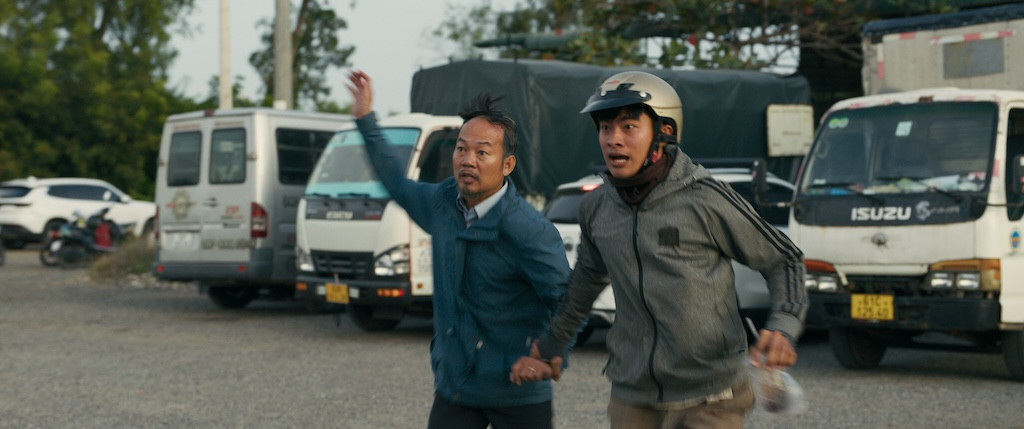 Lê Tuấn Khang và hình tượng "anh xe ôm tốt nghiệp Đại học Bách Khoa" thu hút sự chú ý. Lê Tuấn Khang và hình tượng "anh xe ôm tốt nghiệp Đại học Bách Khoa" thu hút sự chú ý.