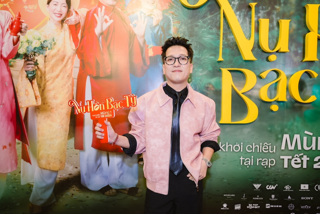 Trường Giang xuất hiện với "giao diện" chỉn chu, lịch lãm.