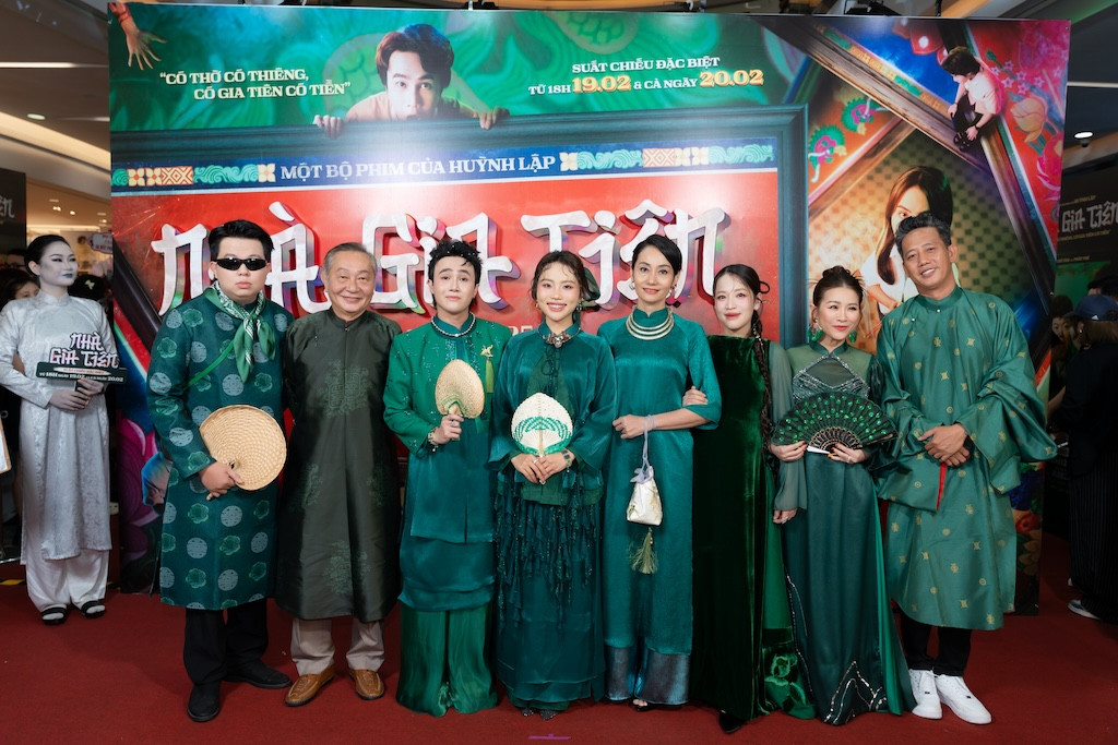 Dàn diễn viên chính của phim điện ảnh Nhà Gia Tiên.