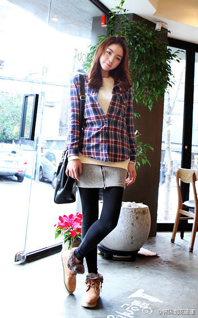 Cặp đôi chưa bao giờ lỗi mốt - quần jeans + áo sơ mi. Quần jeans - áo pull đem lại cho bạn vẻ năng động trẻ trung.