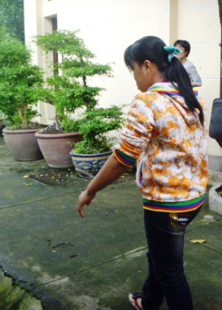 Vợ của bị cáo đau lòng trước hành động tàn ác do chồng mình gây ra