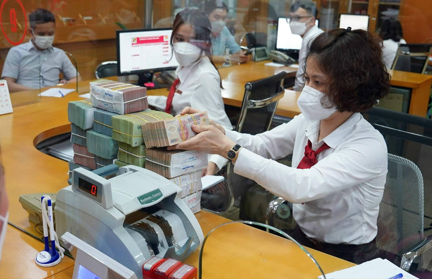 Việt Nam đã được đưa ra khỏi danh sách giám sát về thao túng tiền tệ. Việt Nam đã được đưa ra khỏi danh sách giám sát về thao túng tiền tệ.