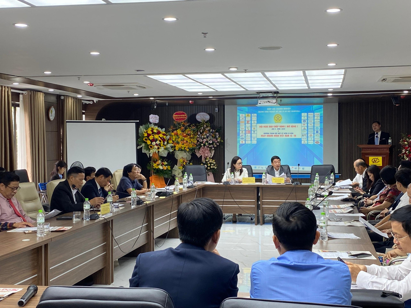 Đại diện VCCI và Hansiba lắng nghe, tiếp thu những vướng mắc, đề xuất của doanh nghiệp