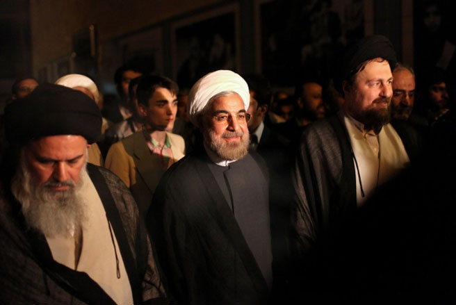 2. Chương lịch sử mới về Iran Việc ông Hassan Rouhani đắc cử Tổng thống Iran hồi tháng 6 đã mang lại nhiều thay đổi cho quốc gia này. Hồi tháng 9, ông đã có cuộc điện đàm lịch sử với Tổng thống Mỹ Barack Obama và tới tháng 11, Iran và 6 cường quốc trên thế giới đã đạt được một thỏa thuận sơ bộ về chương trình hạt nhân gây tranh cãi lâu nay của Tehran - Ảnh: AP