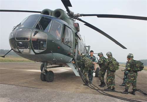 Cơ động lên máy bay 